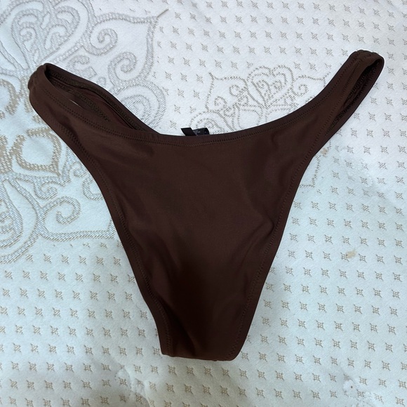 Skims NWT Cheeky tanga cocoa swimsuit bottoms medium - Picture 5 of 5